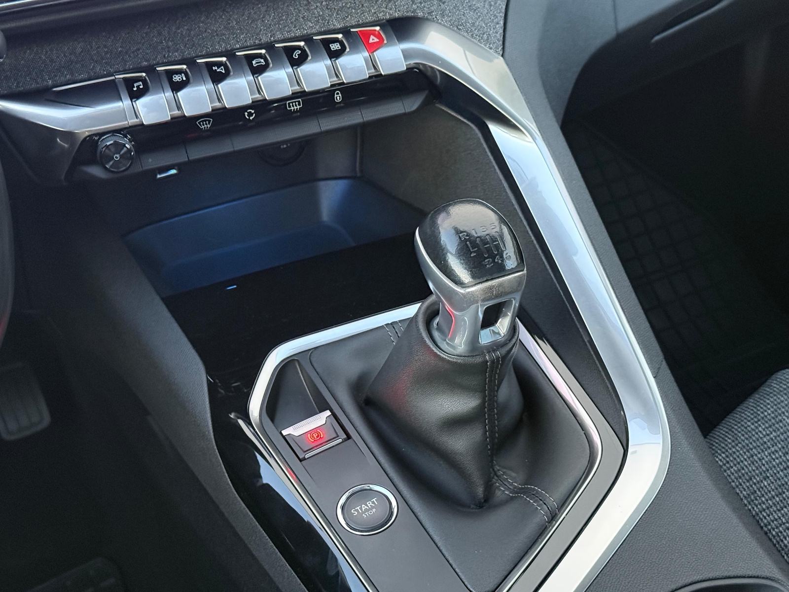 PEUGEOT 3008 1,5 HDI☆ALLURE☆PANORAMA☆VIRTUAL COCKPIT☆AMBIENT LIGHT☆, fotografija 19