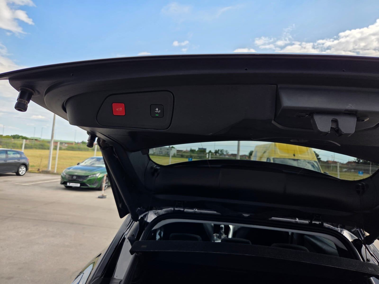 PEUGEOT 3008 1,5 BlueHDI 130 KS,ALLURE,NAVIGACIJ.KAMERE,SAMO 25 000 KM, fotografija 9