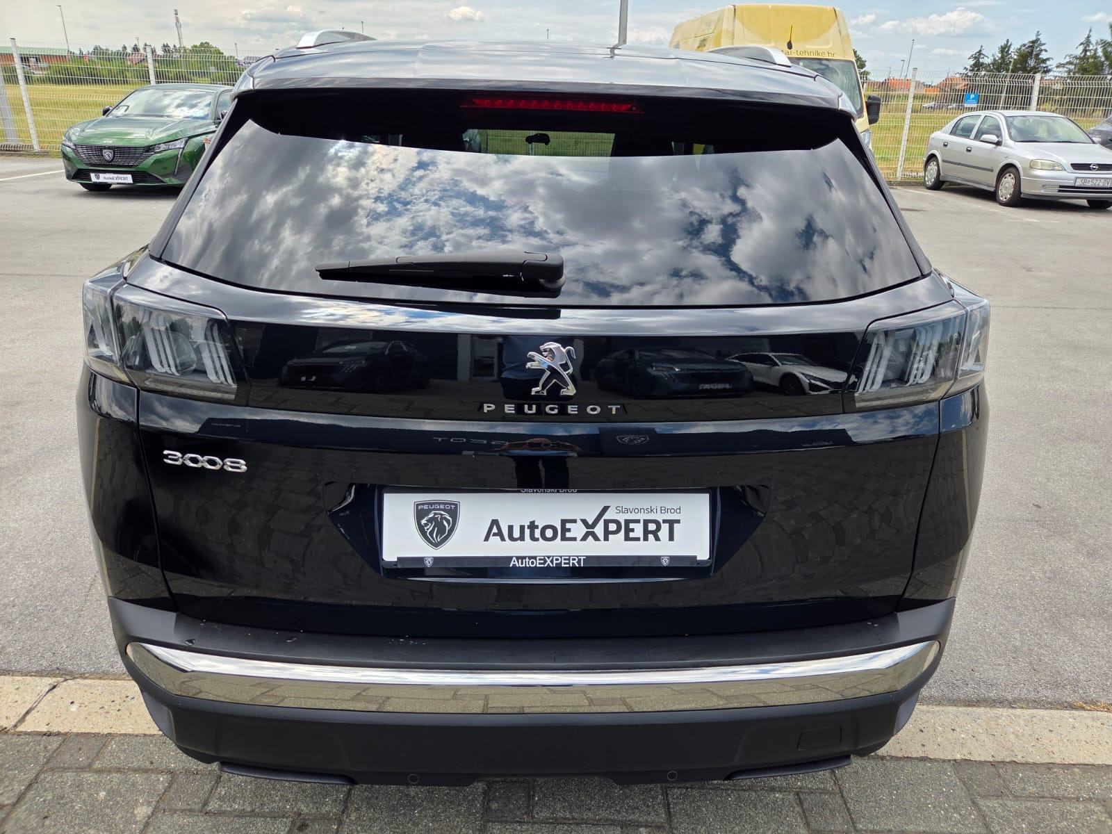 PEUGEOT 3008 1,5 BlueHDI 130 KS,ALLURE,NAVIGACIJ.KAMERE,SAMO 25 000 KM, fotografija 7