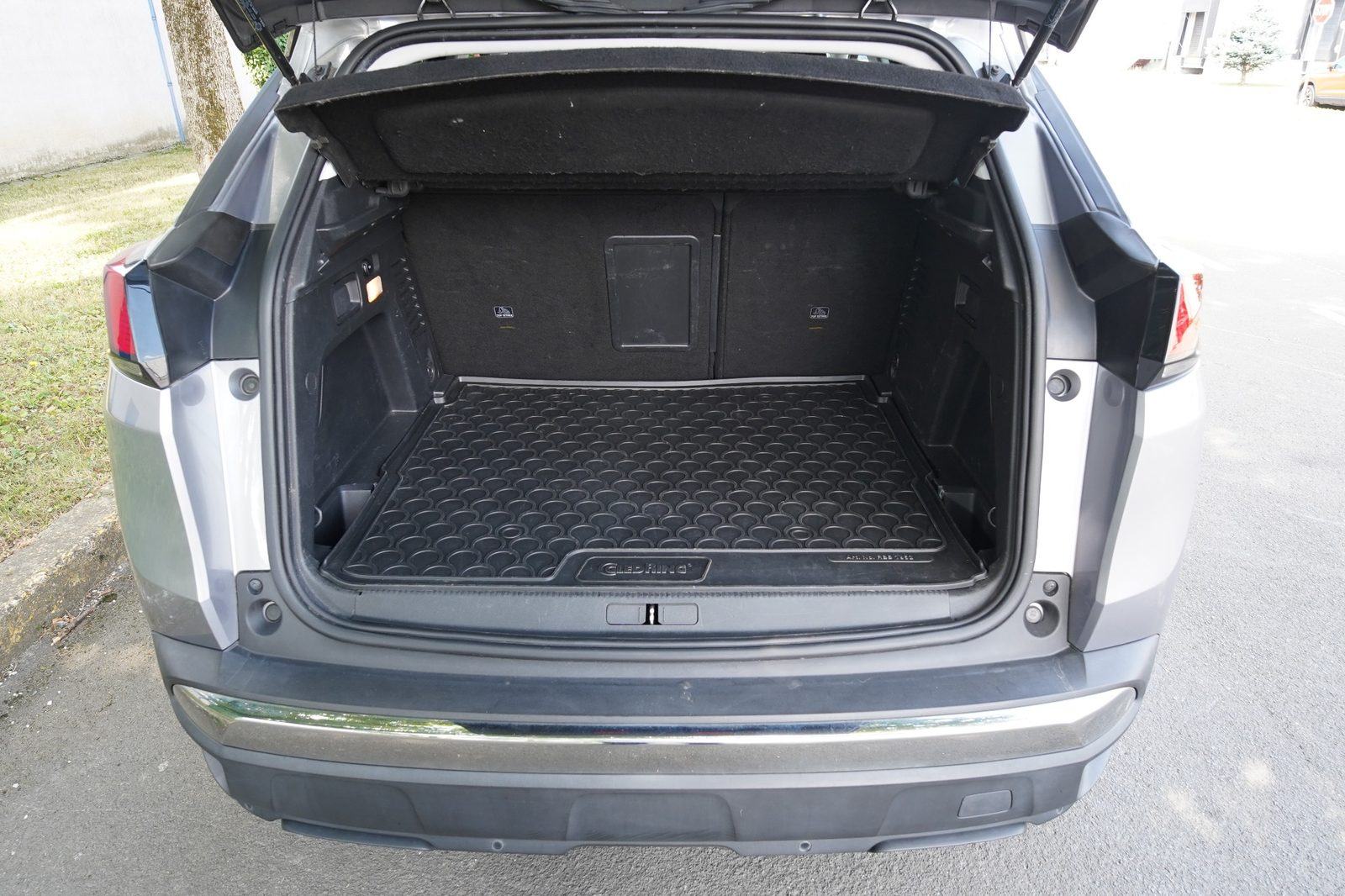 Peugeot 3008 1,5 BlueHDI #JAMSTVO#VELIKI SERVIS#LEASING BEZ UČEŠĆA#, fotografija 16
