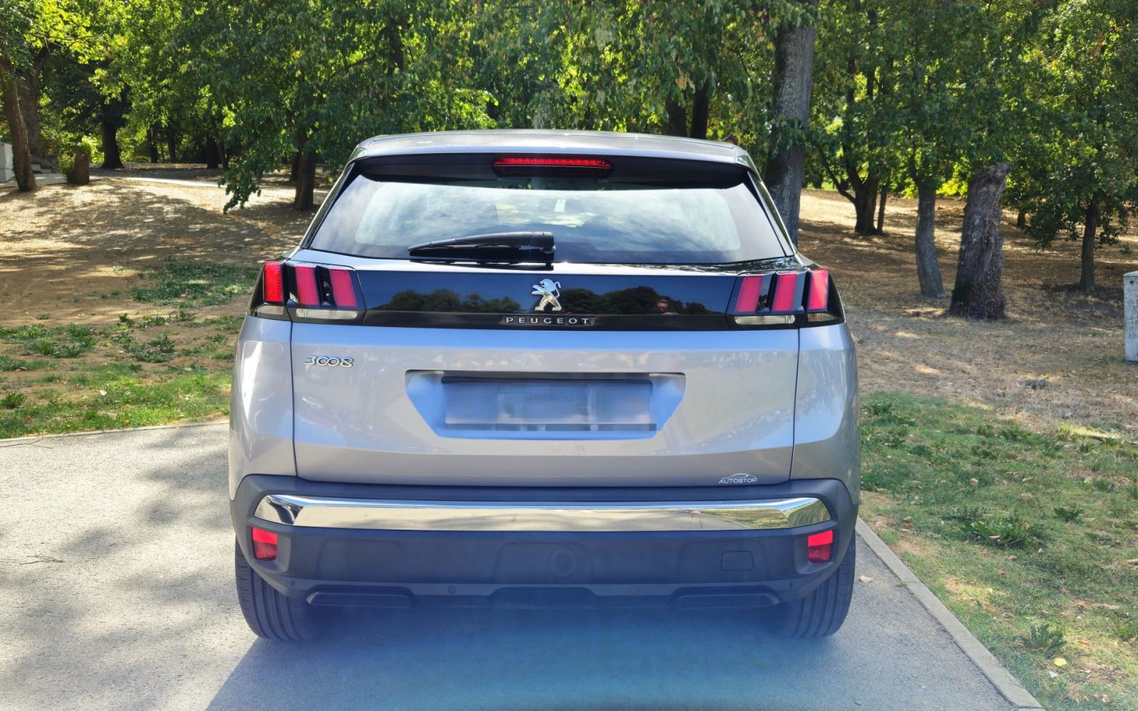 Peugeot 3008 1,5 BlueHDI-veliki servis odrađen-kasko-top stanje!, fotografija 4