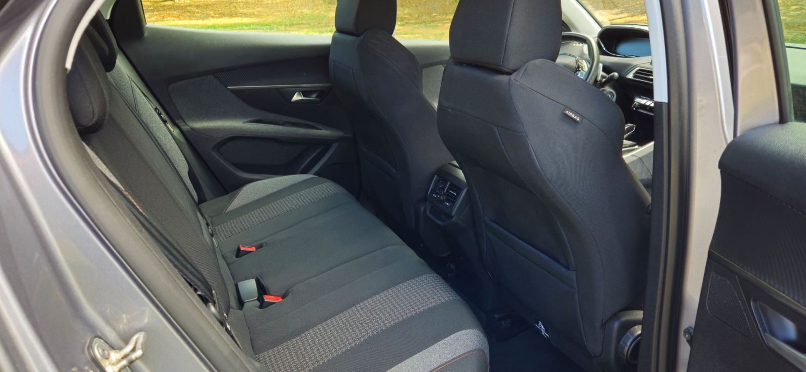 Peugeot 3008 1,5 BlueHDI-veliki servis odrađen-kasko-top stanje!, fotografija 11