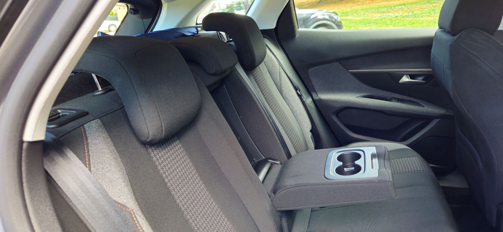 Peugeot 3008 1,5 BlueHDI-veliki servis odrađen-kasko-top stanje!, fotografija 12