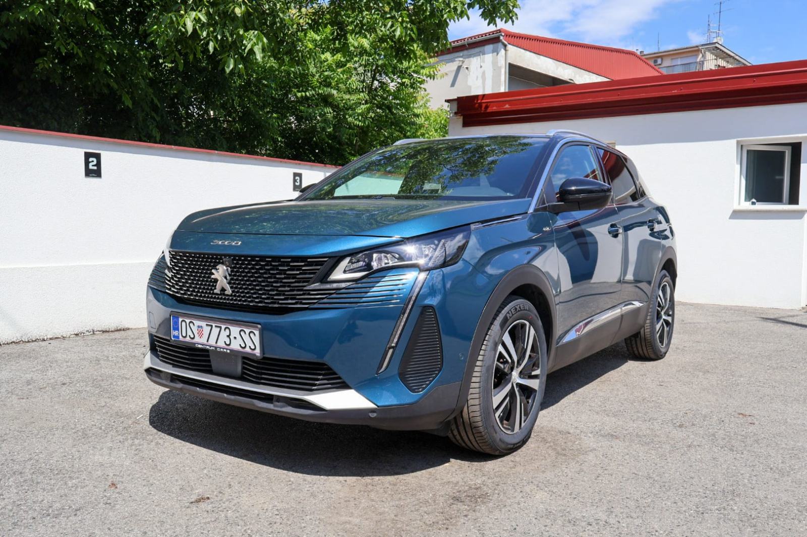 Peugeot 3008 1,5 •GT•LINE,130ks,-LED,NAVI,AUT,18",AC,NOVE GUME, fotografija 5