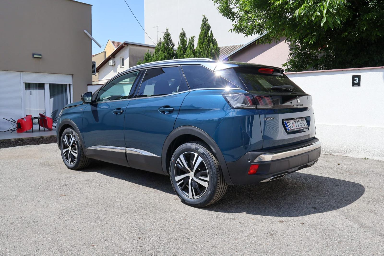 Peugeot 3008 1,5 •GT•LINE,130ks,-LED,NAVI,AUT,18",AC,NOVE GUME, fotografija 6