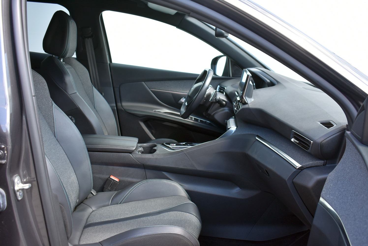 Peugeot 3008 1.5 HDI A/T *HR SERVISNA, ODLIČNA OPREMA, REG.DO 02/2027*, fotografija 5