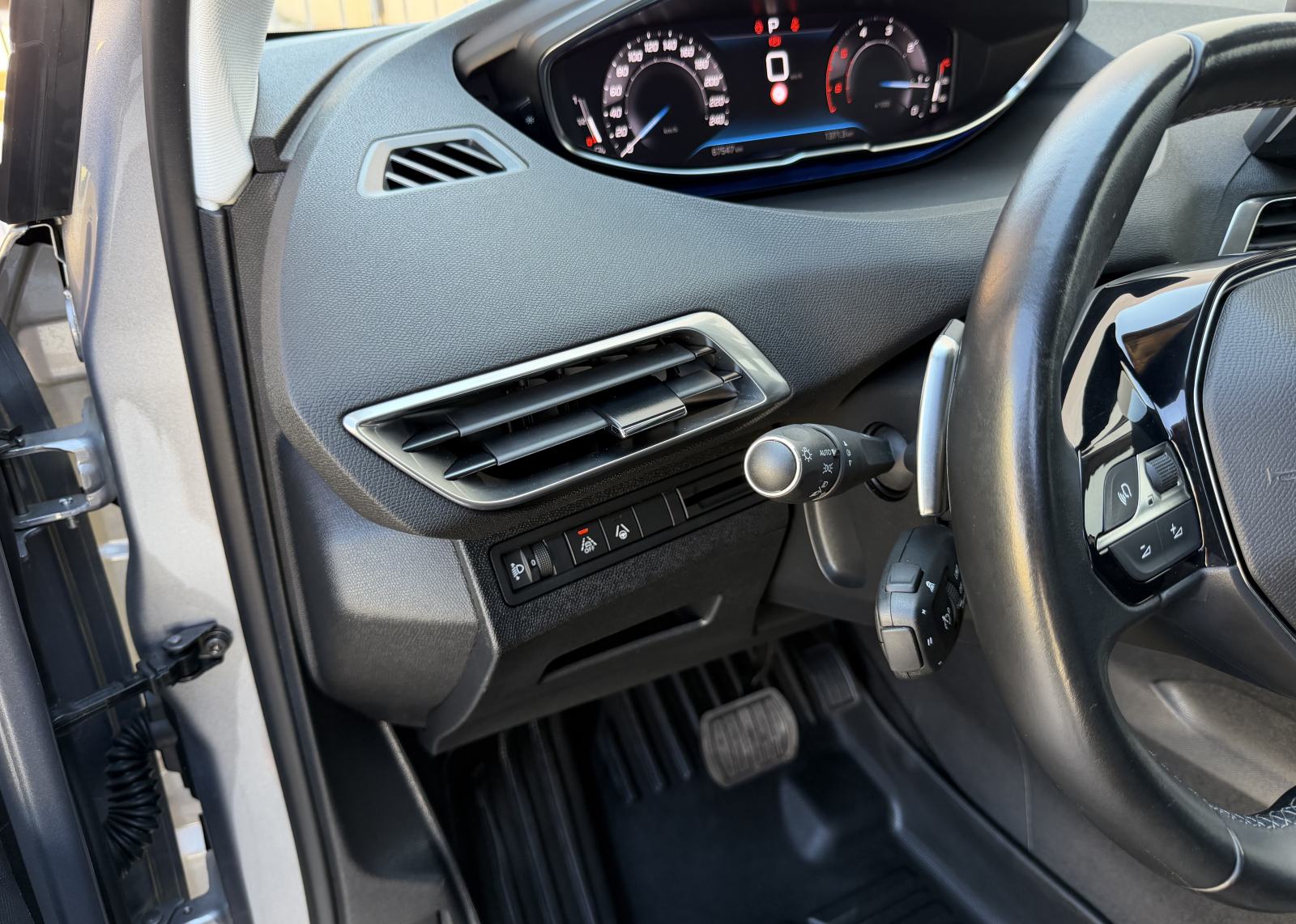 Peugeot 3008 1,5 HDI ALLURE...AUTOMATIK...NAVIGACIJA...KAMERA...ALU..., fotografija 18