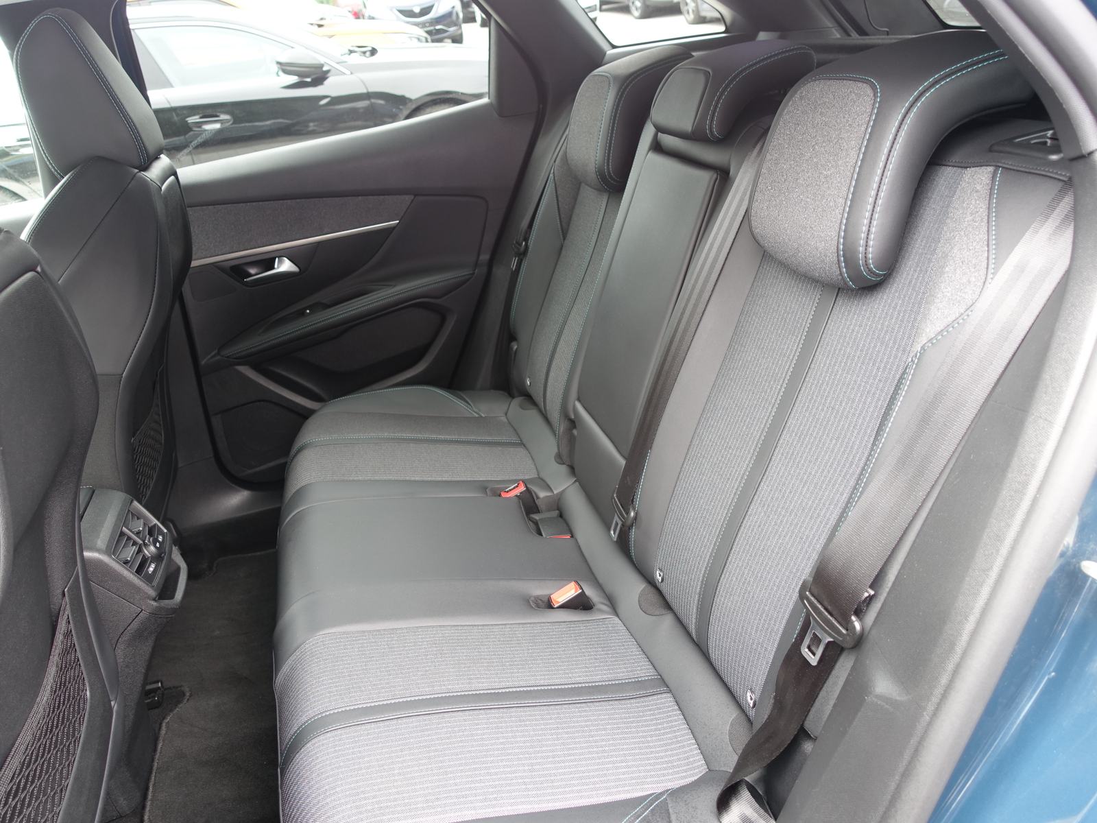 Peugeot 3008 1,5 HDi Allure Pack EAT8 / JAMSTVO + REGISTRACIJA, fotografija 20