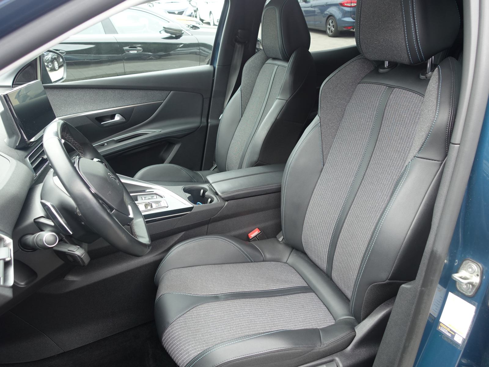 Peugeot 3008 1,5 HDi Allure Pack EAT8 / JAMSTVO + REGISTRACIJA, fotografija 9