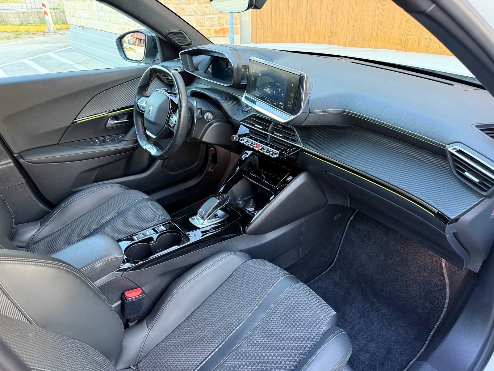 PEUGEOT 2008 1.5 HDI GT LINE BLACK PAKET, fotografija 16