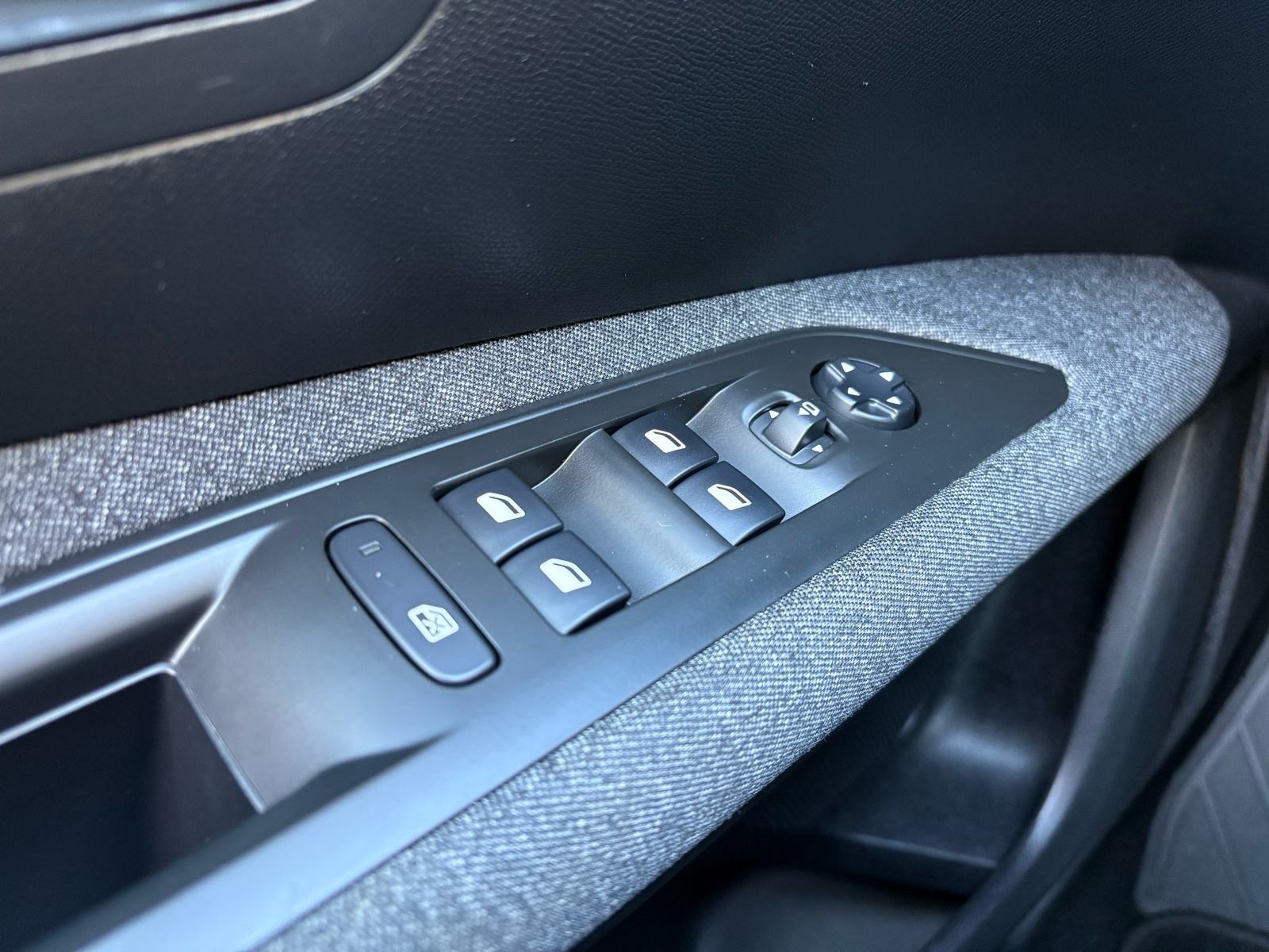 Peugeot 3008 1,5 HDI Active, fotografija 18