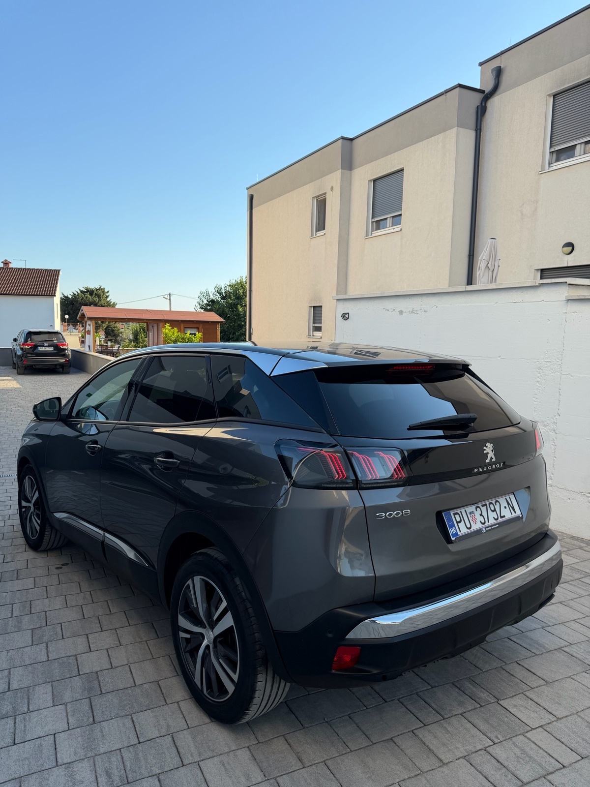 Peugeot 3008 1.5HDI 2023 Allure automatik, fotografija 3