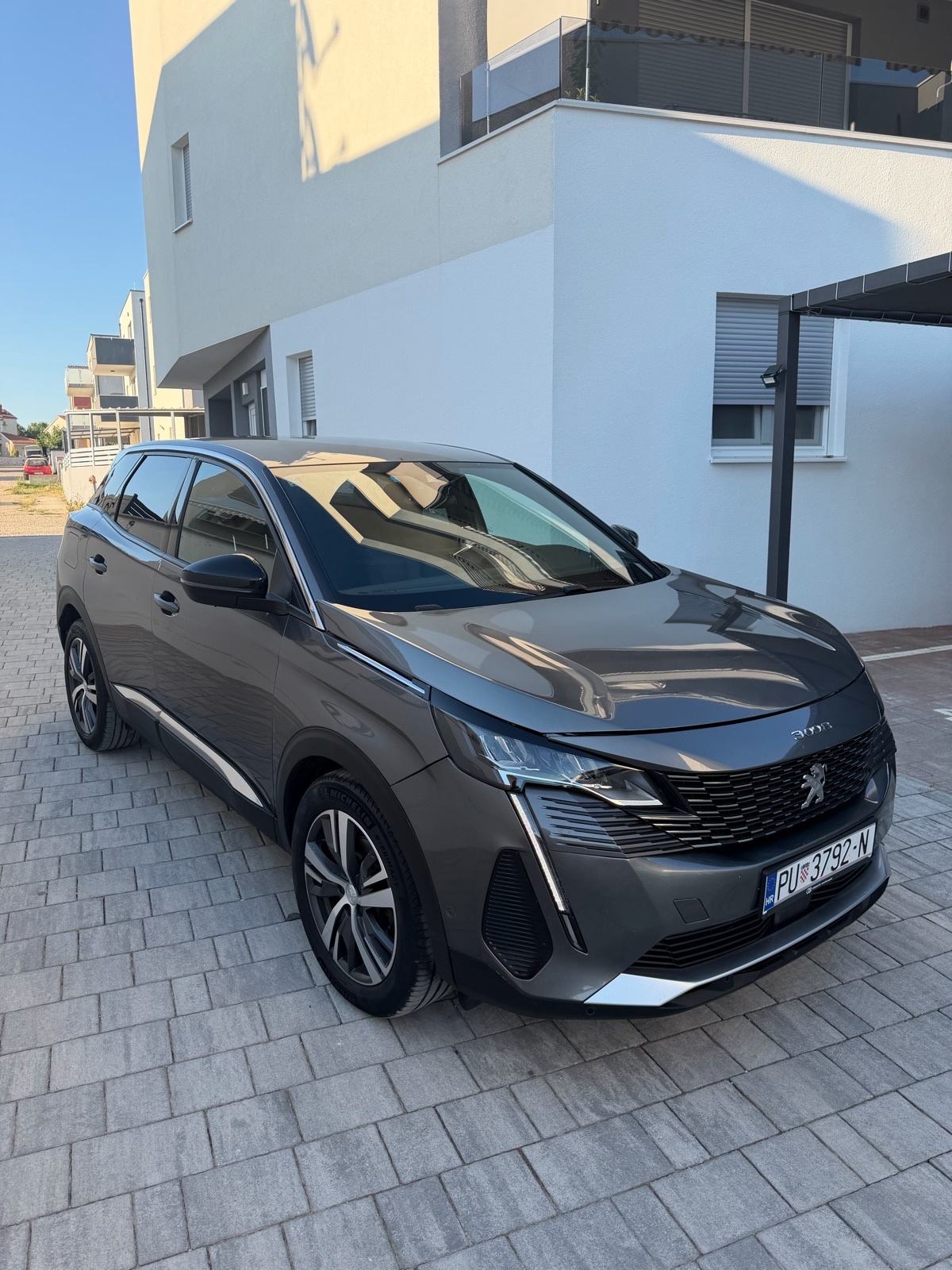 Peugeot 3008 1.5HDI 2023 Allure automatik, fotografija 2