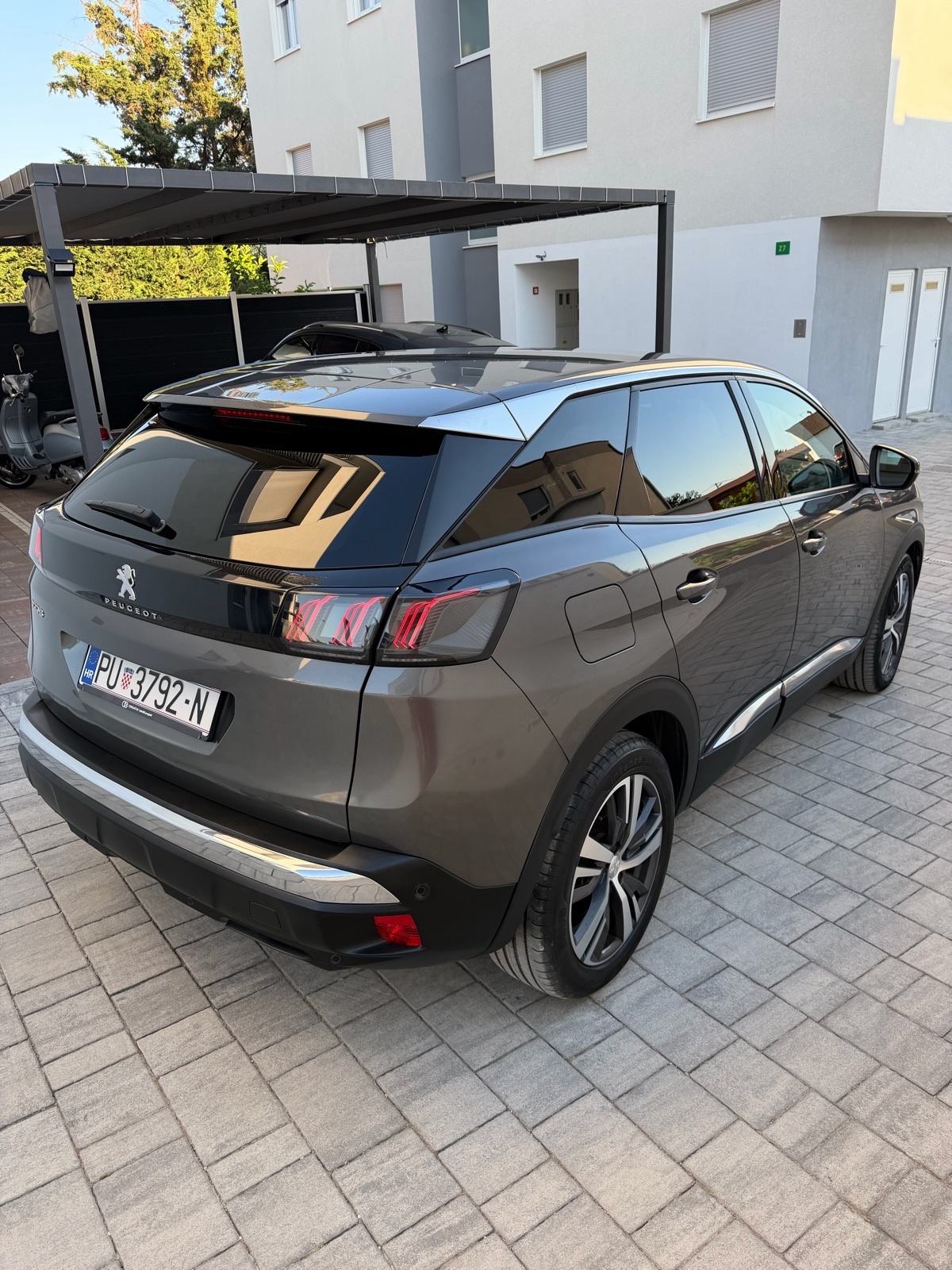 Peugeot 3008 1.5HDI 2023 Allure automatik, fotografija 4