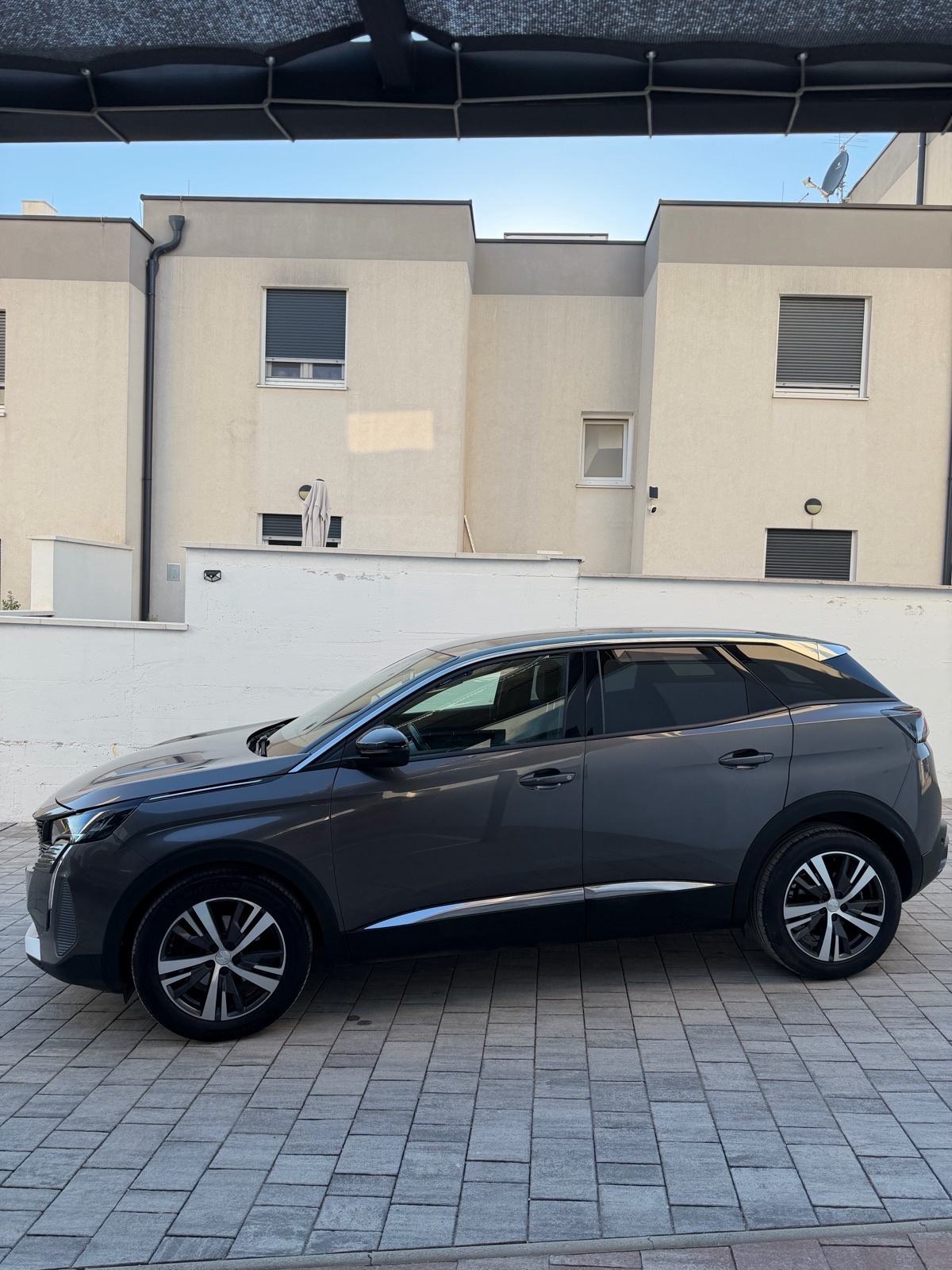Peugeot 3008 1.5HDI 2023 Allure automatik, fotografija 5