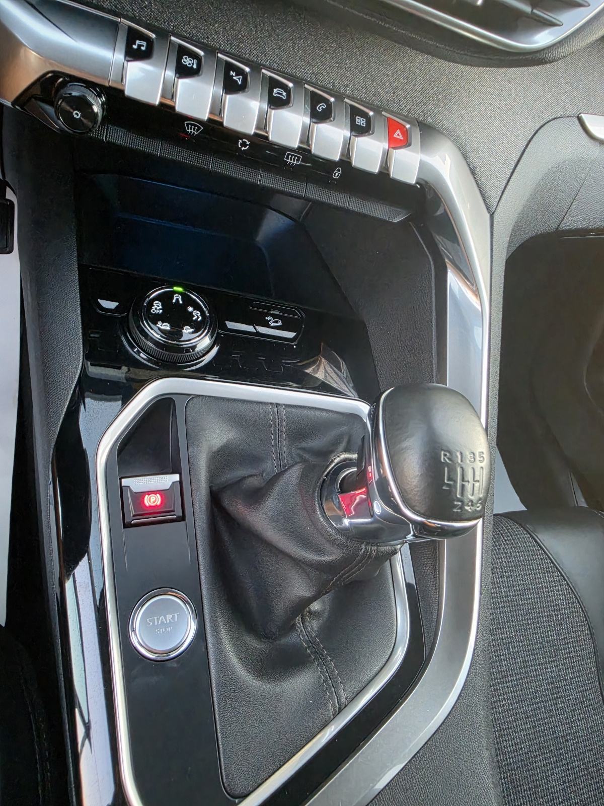 Peugeot 3008 1,6 BlueHDI ALLURE FULL LED KAMERA VEL.SERVIS *GARANCIJA*, fotografija 12