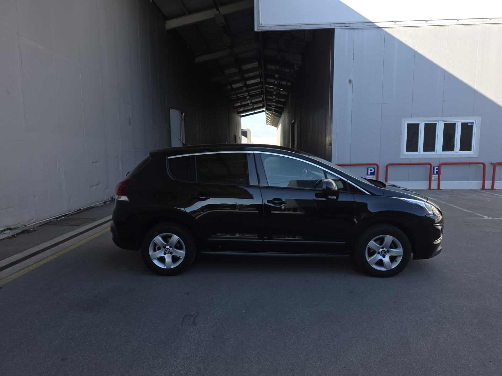 Peugeot 3008 1,6 BlueHDI**AUTOMATIC**NAVIGACIJA**REGISTRIRAN 7 MJ 27, fotografija 8