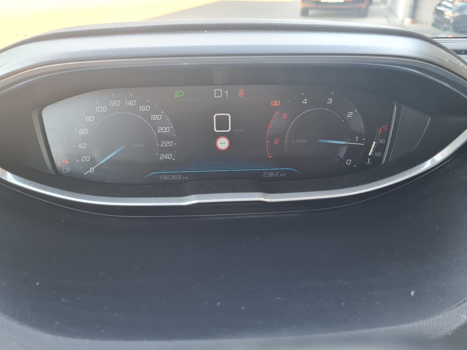 Peugeot 3008 1,6 BlueHDI automatik, fotografija 5