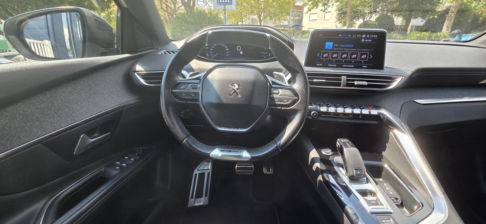 Peugeot 3008 1,6 e-THP, fotografija 12