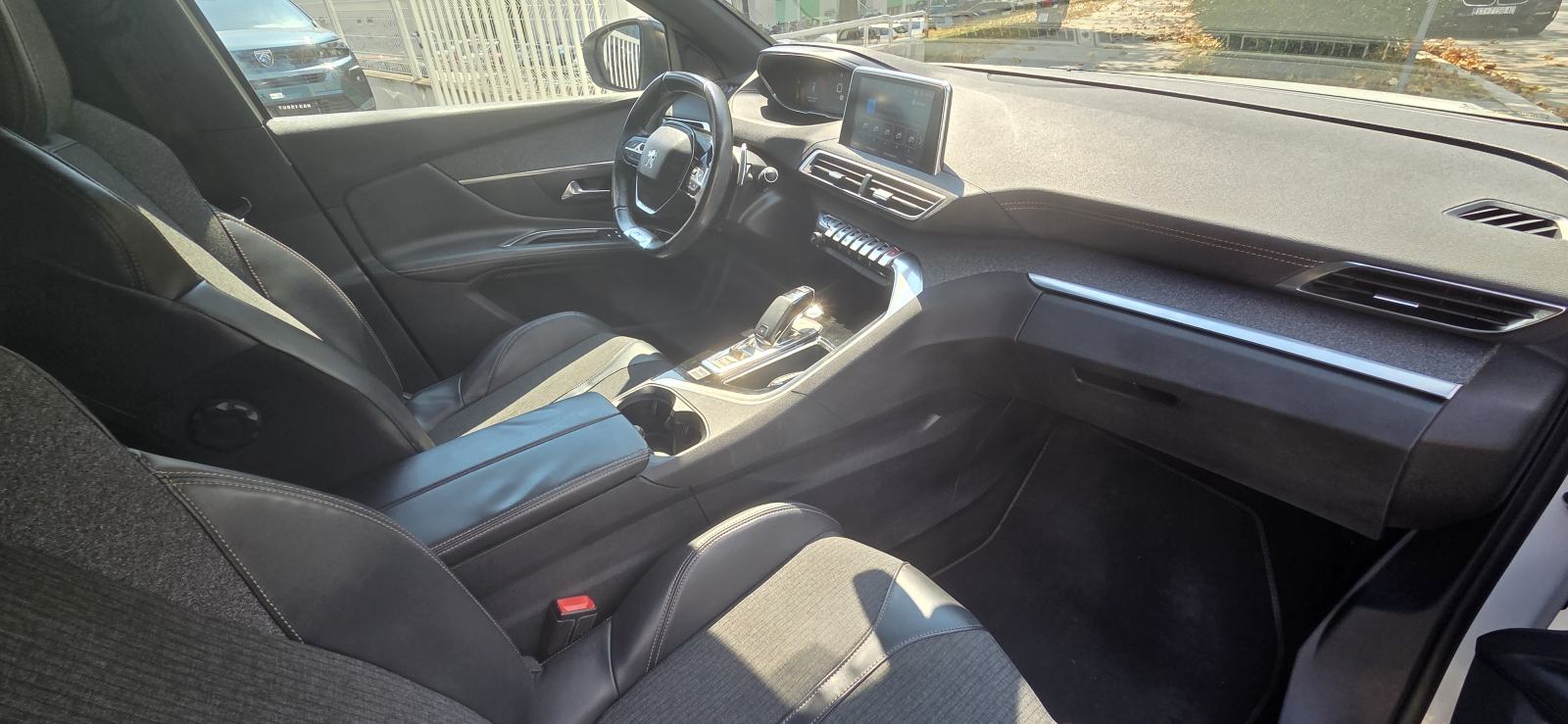 Peugeot 3008 1,6 e-THP, fotografija 11