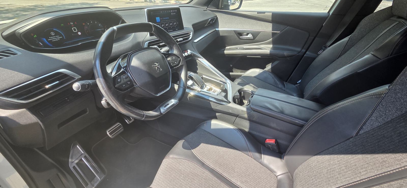 Peugeot 3008 1,6 e-THP, fotografija 10