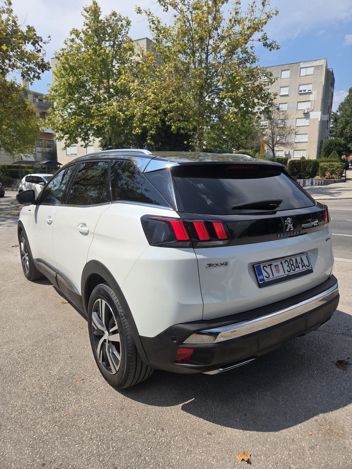Peugeot 3008 1,6 e-THP, fotografija 4