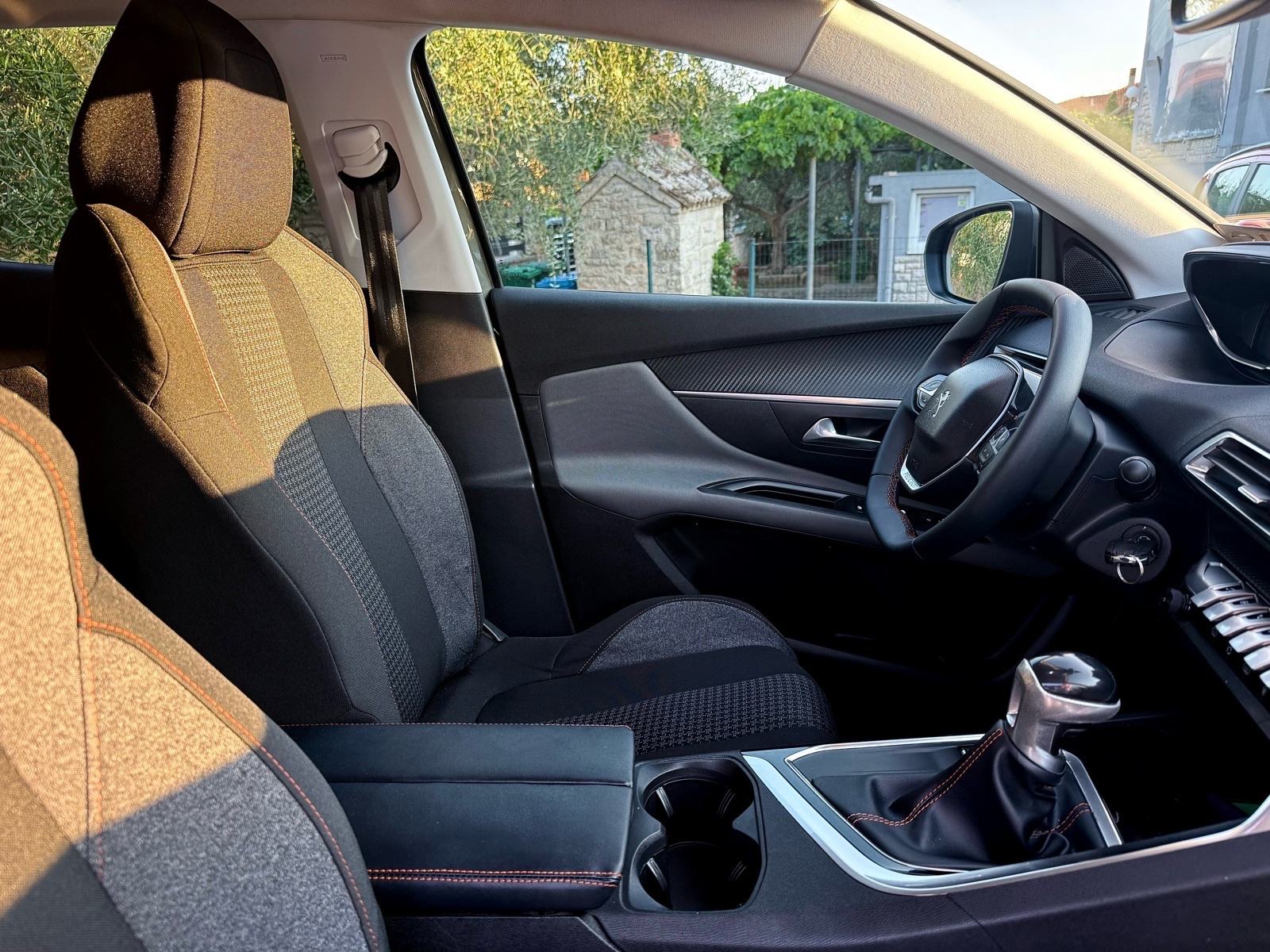 PEUGEOT 3008 1.6 HDI Active *HR auto/reg.06.2027./1 vlasnik*, fotografija 16