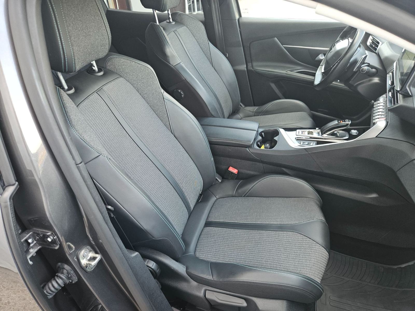 Peugeot 3008 1,6 THP 180 S&S GT Aut.HYBRID, fotografija 8