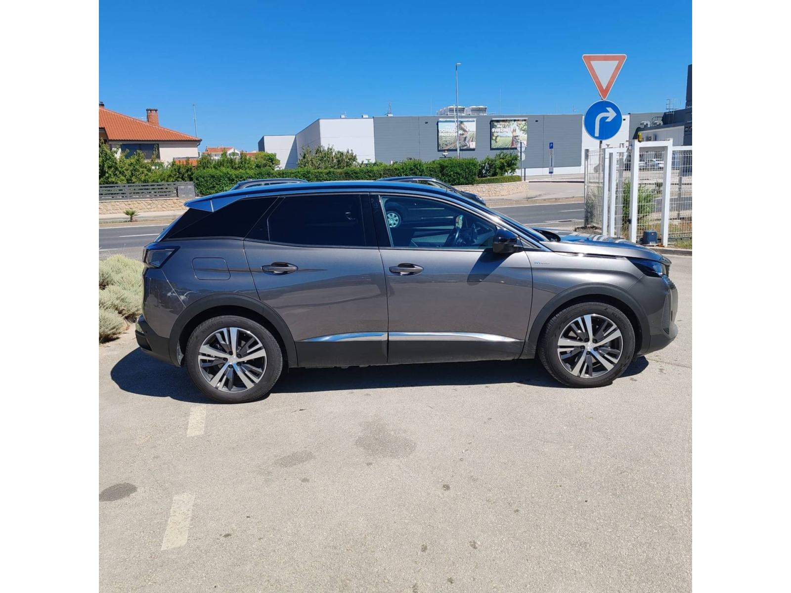 PEUGEOT 3008 1.6 THP ALLURE HYBRID 150 KS *VOZILO S JAMSTVOM*, fotografija 9