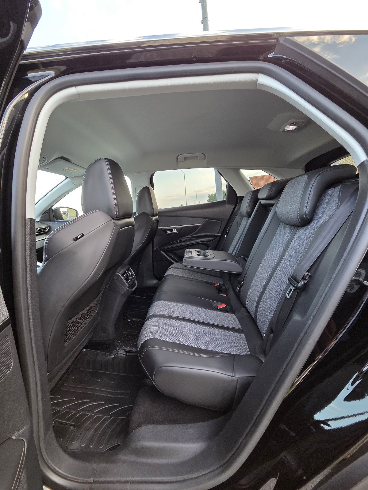 Peugeot 3008 1.6HDi Allure - 124TKM-JAMSTVO 12MJ-ALU 18,AMBIENT,LED, fotografija 12