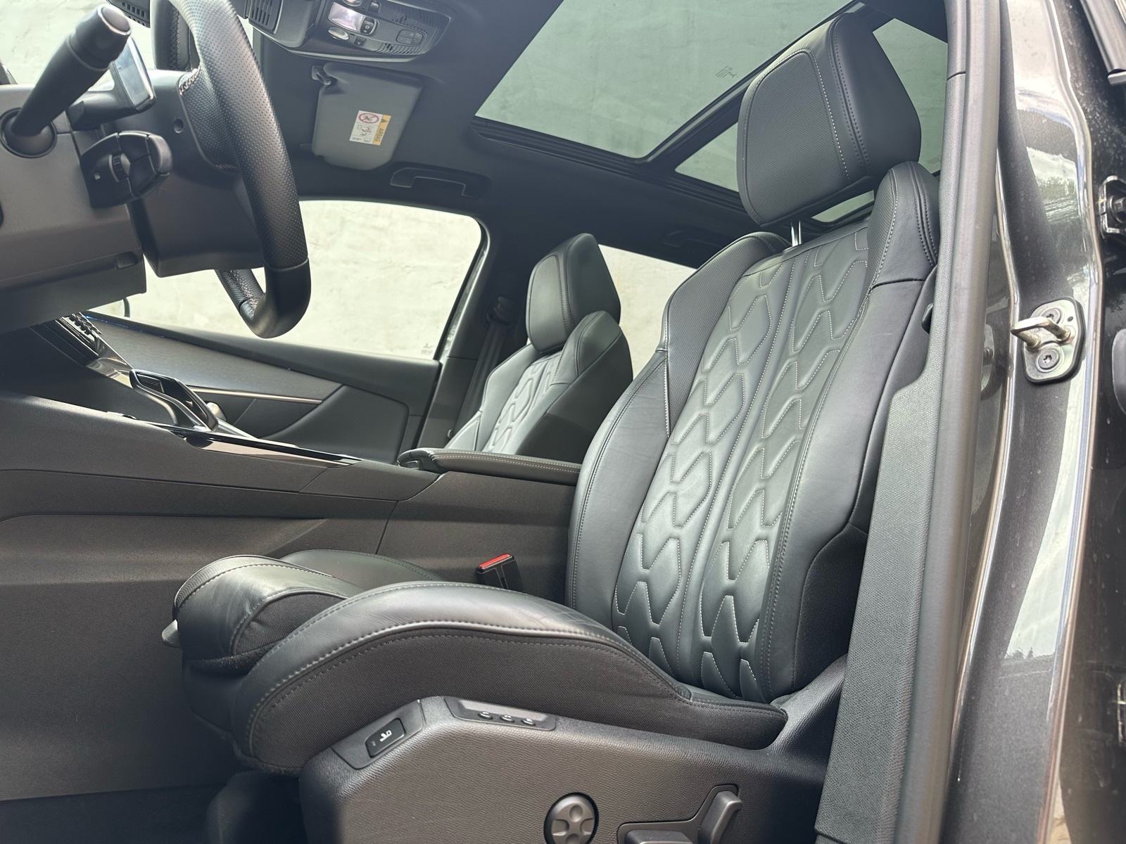 Peugeot 3008 2,0 BlueHDI **PANO*KAMERA*GT*MRTVI KUT*FOCAL**, fotografija 7