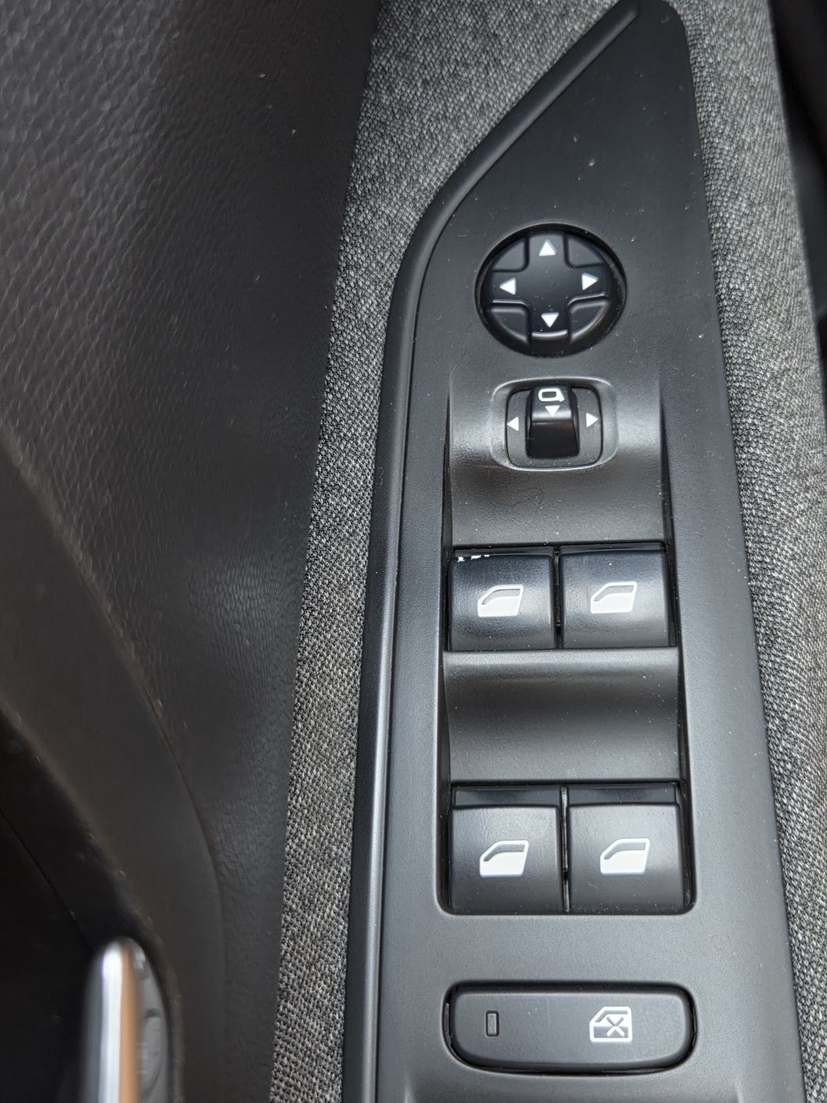 Peugeot 3008 2,0 BlueHDI, fotografija 8