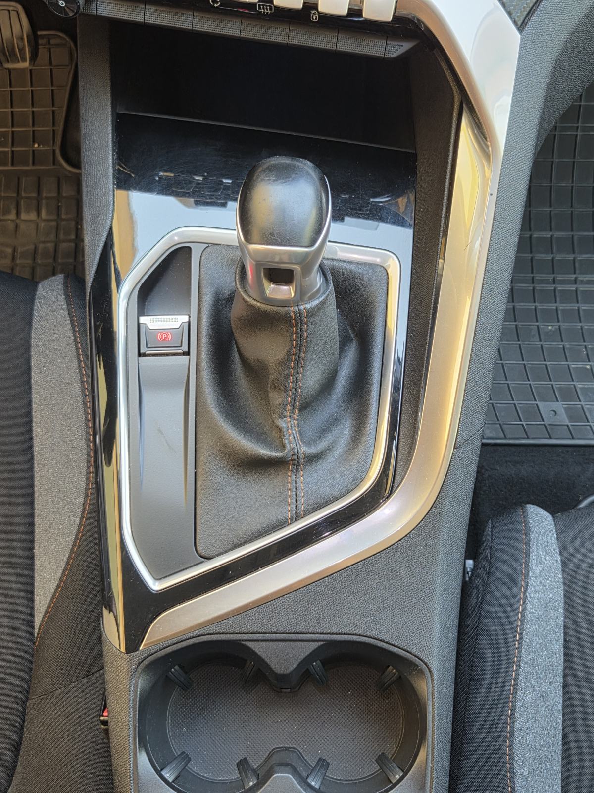Peugeot 3008 2,0 BlueHDI, fotografija 12