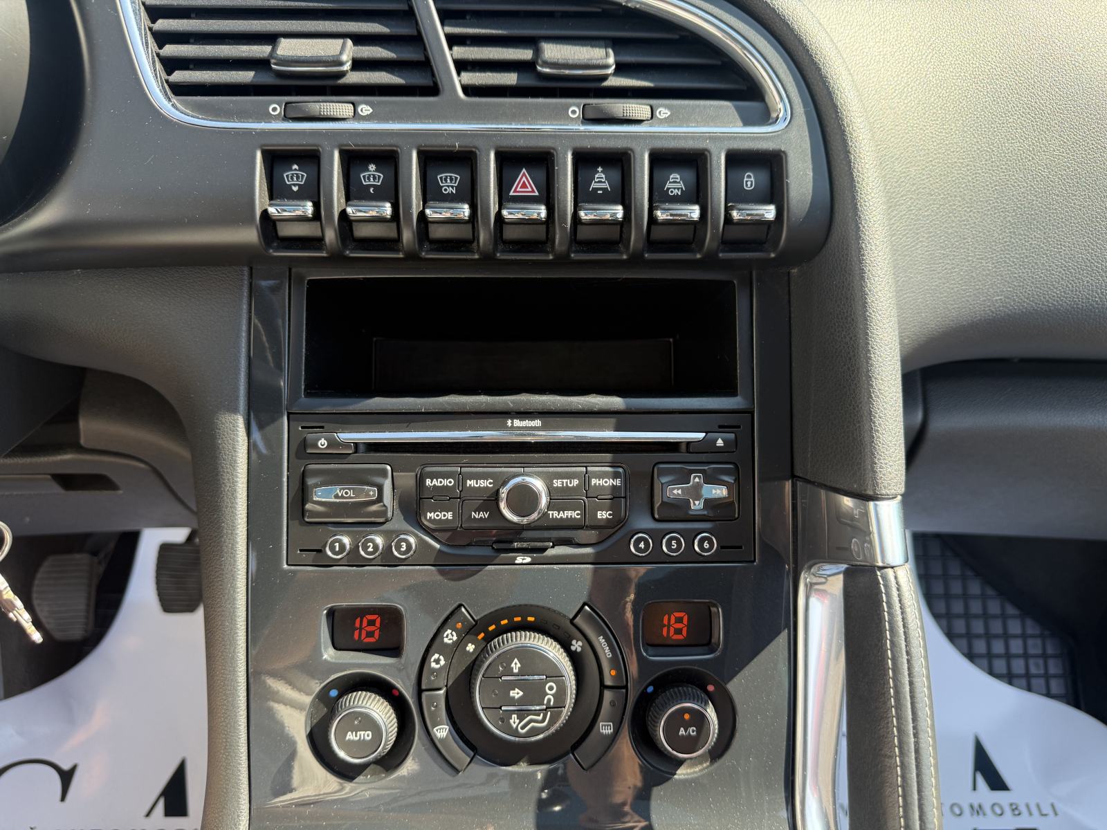 Peugeot 3008 2,0 HDi Premium,Nav,Head up,HR AUTO,Nove gume,Reg.God.Dan, fotografija 13