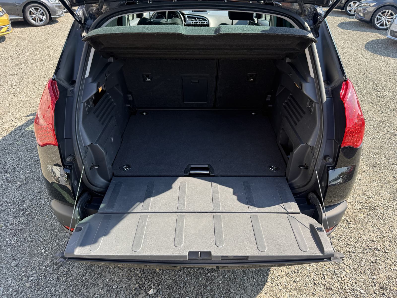 Peugeot 3008 2,0 HDi Premium,Nav,Head up,HR AUTO,Nove gume,Reg.God.Dan, fotografija 19