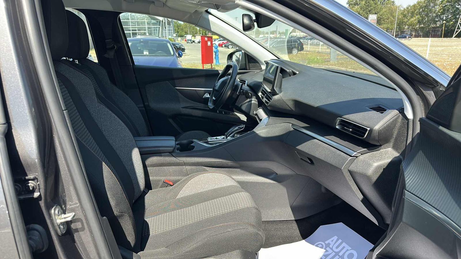 PEUGEOT 3008 2022 • PREMIUM jamstvo • AutoZubak Rabljena, fotografija 9