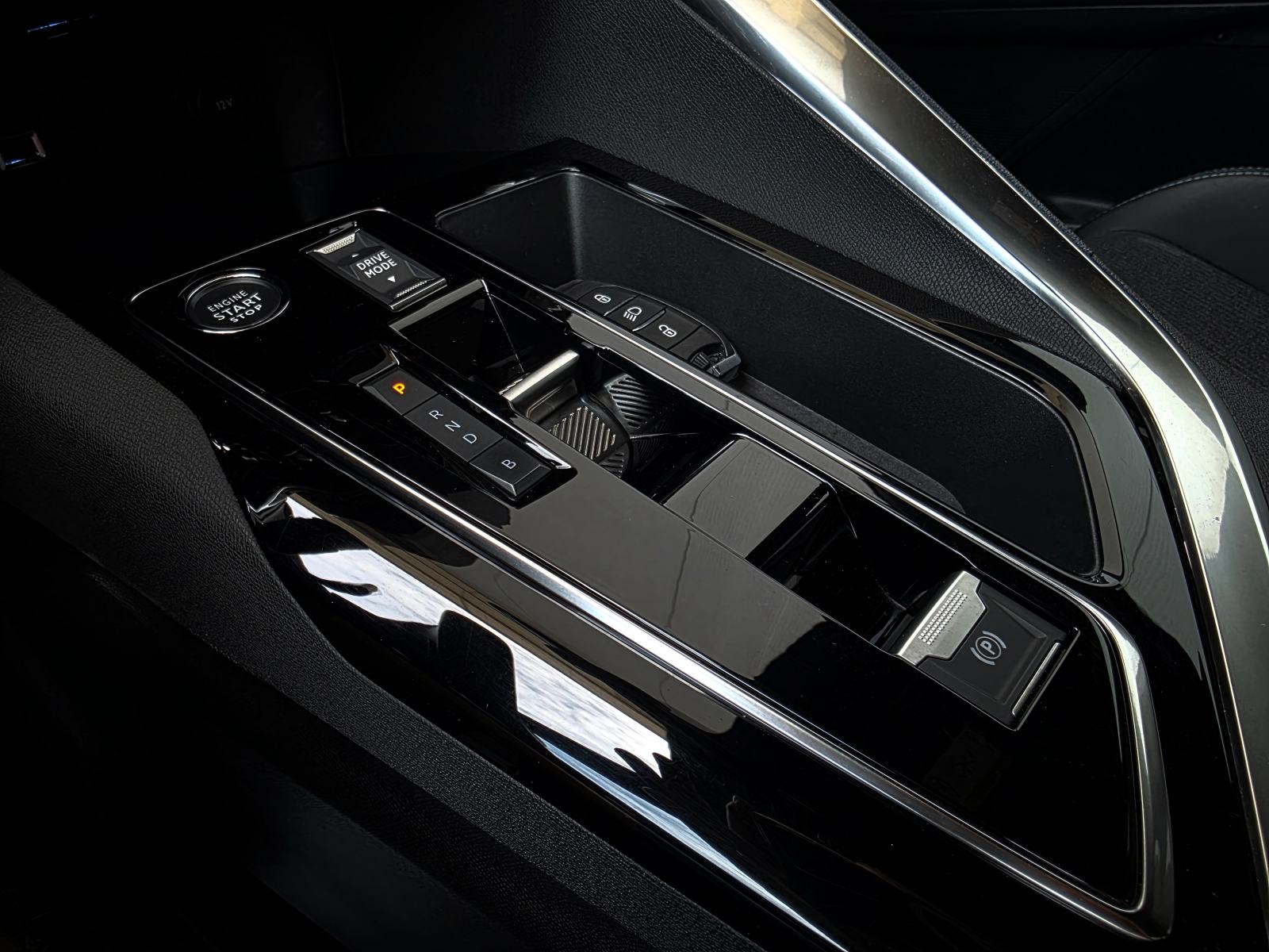 Peugeot 3008 EAT8 1,6 PHEV 225 KS, ALLURE, JAMSTVO, PDV, CAR VERTICAL, fotografija 11