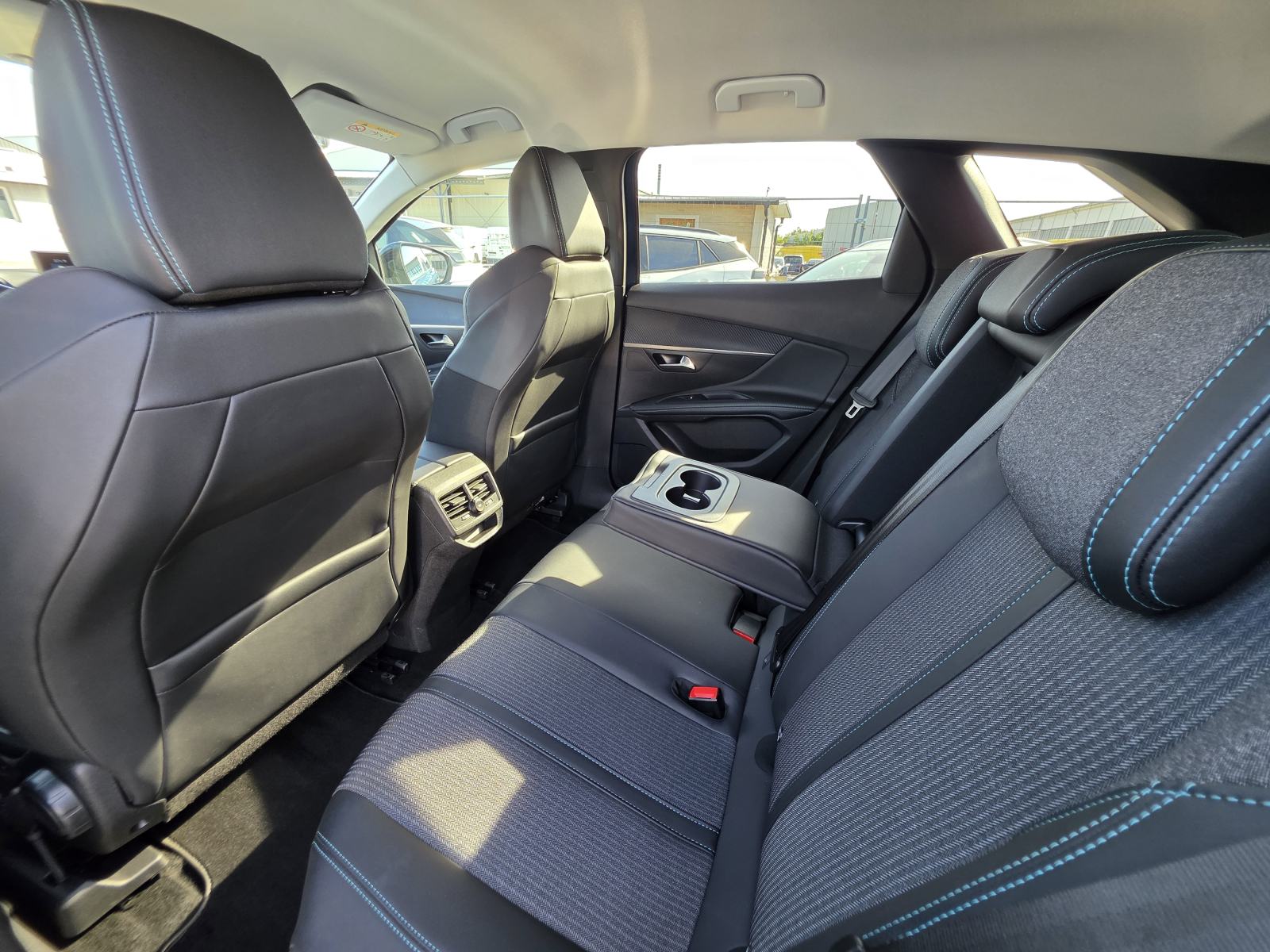 Peugeot 3008 EAT8, 130 KS, ALLURE, KAMERA, JAMSTVO, PDV, CAR VERTICAL, fotografija 20