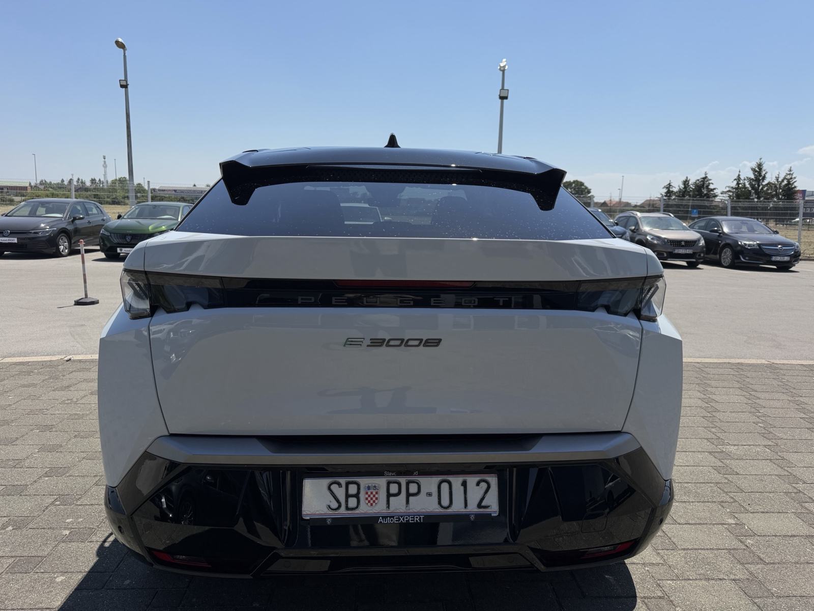 PEUGEOT NOVI 3008 GT 100 % ELEKTRIČNI 210 KS,DOMET DO 553 KM(ECO MOD), fotografija 6