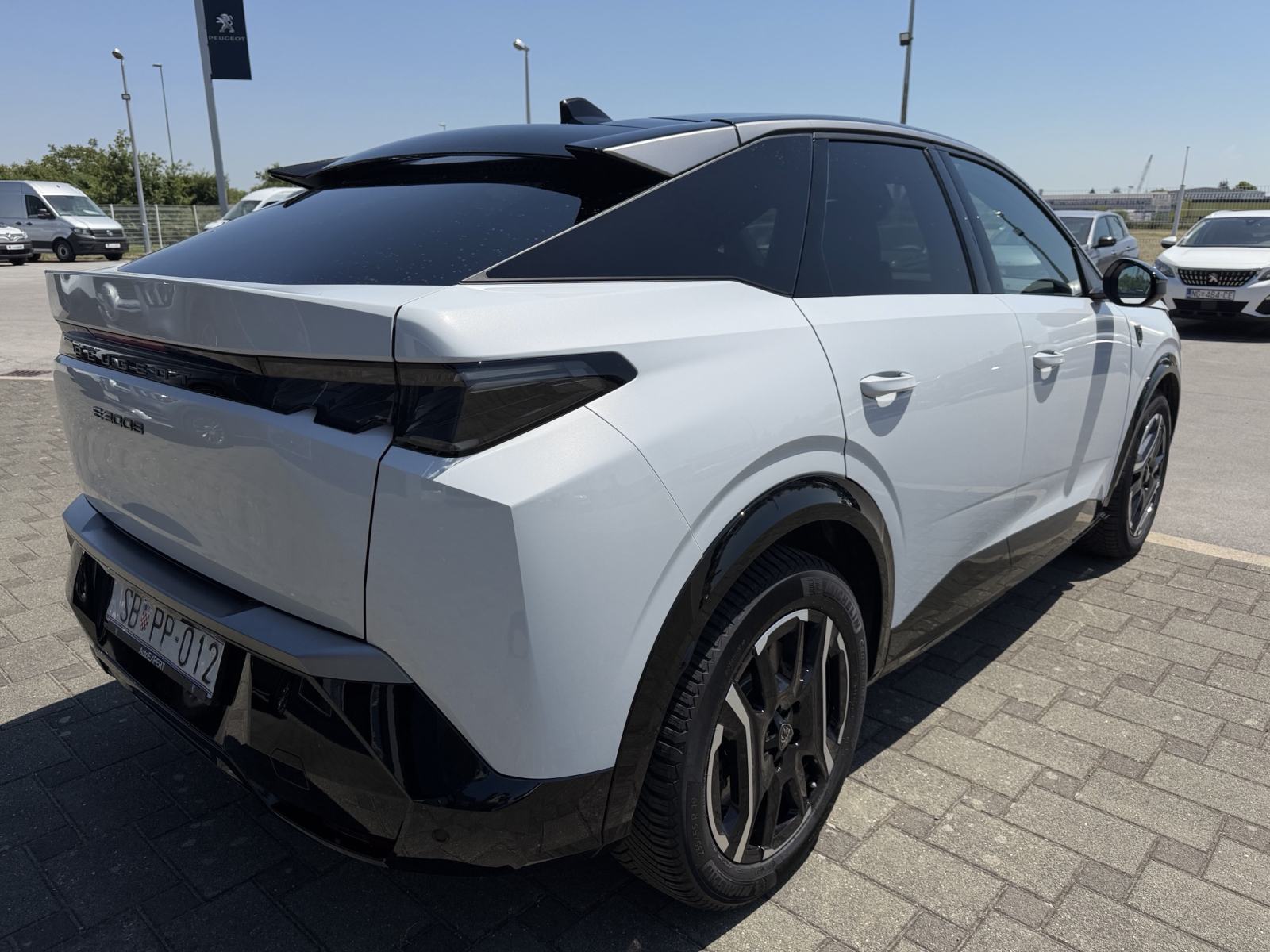 PEUGEOT NOVI 3008 GT 100 % ELEKTRIČNI 210 KS,DOMET DO 553 KM(ECO MOD), fotografija 7