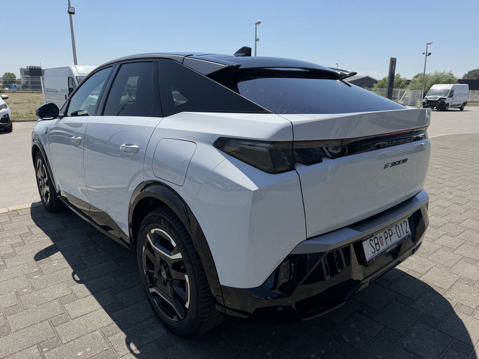 PEUGEOT NOVI 3008 GT 100 % ELEKTRIČNI 210 KS,DOMET DO 553 KM(ECO MOD), fotografija 5
