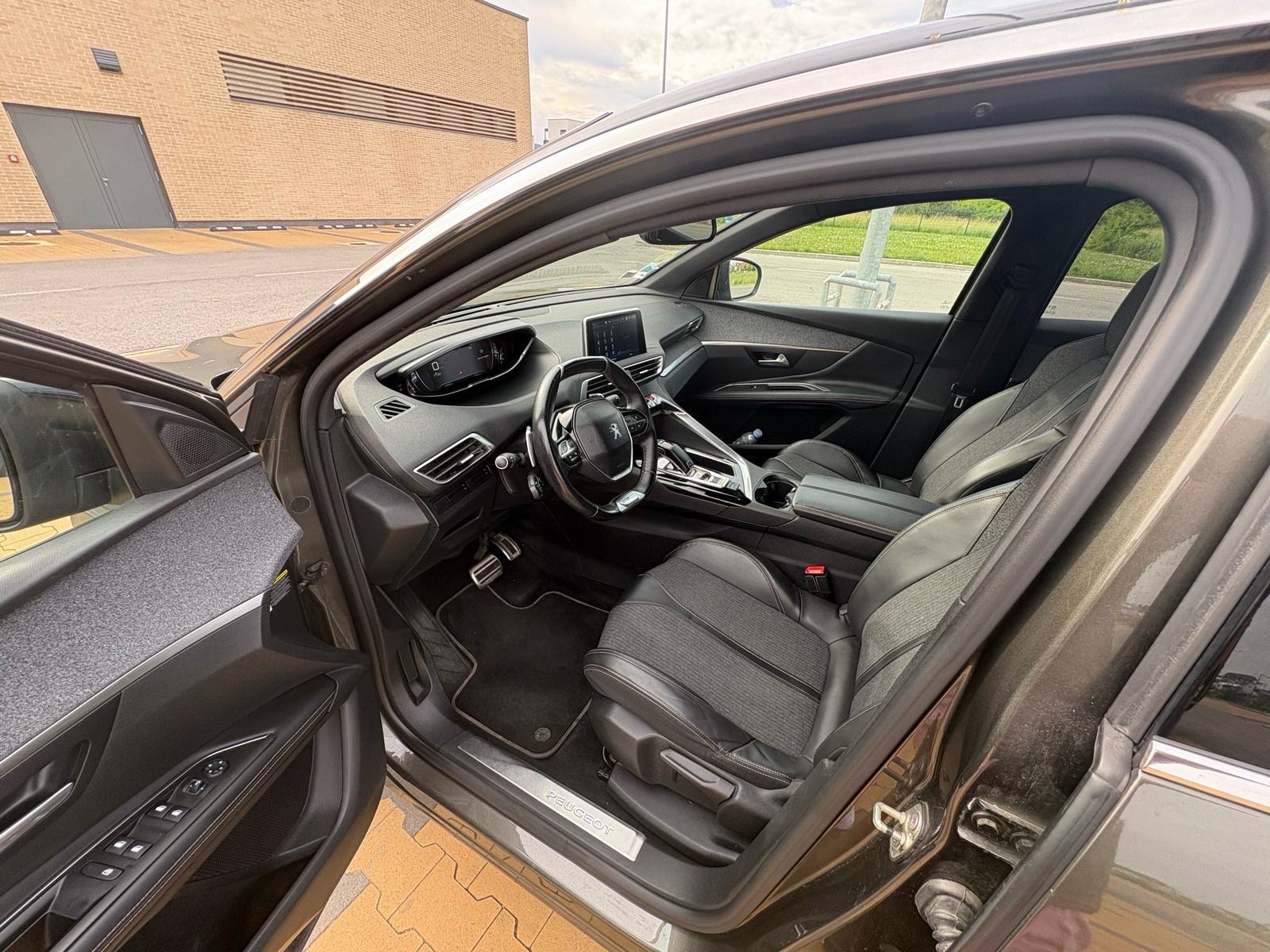 Peugeot 3008,novi lanac,1.5 BlueHDI,automatik,GT Line, Veliki Servis, fotografija 15