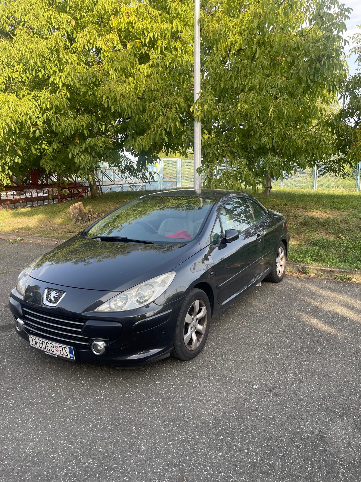 307 CC Coupe Cabriolet,Regan,NOVE Gume,Kamere,Veliki Servis,CarPlay, fotografija 2
