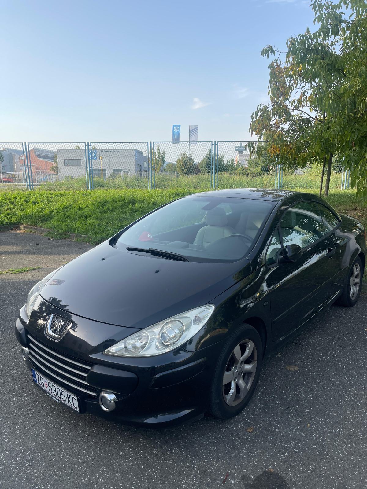 307 CC Coupe Cabriolet,Regan,NOVE Gume,Kamere,Veliki Servis,CarPlay, fotografija 4
