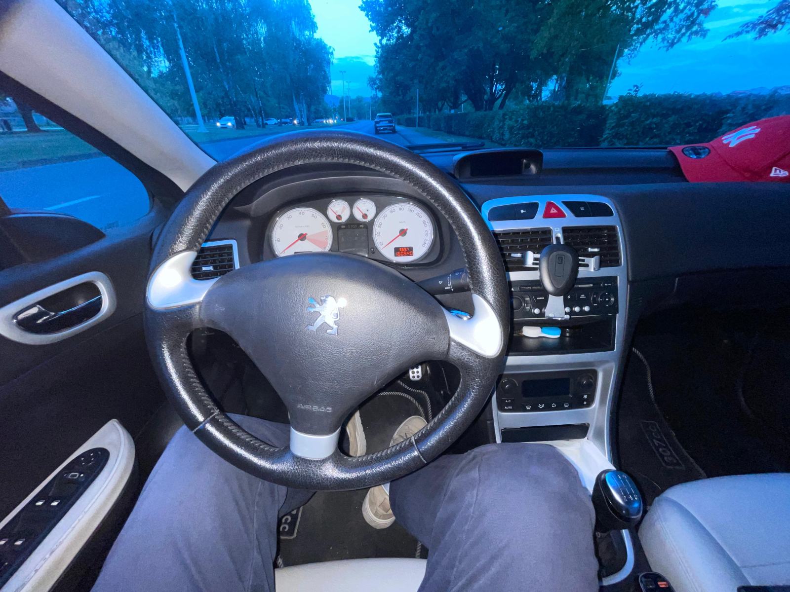 307 CC Coupe Cabriolet,Regan,NOVE Gume,Kamere,Veliki Servis,CarPlay, fotografija 12