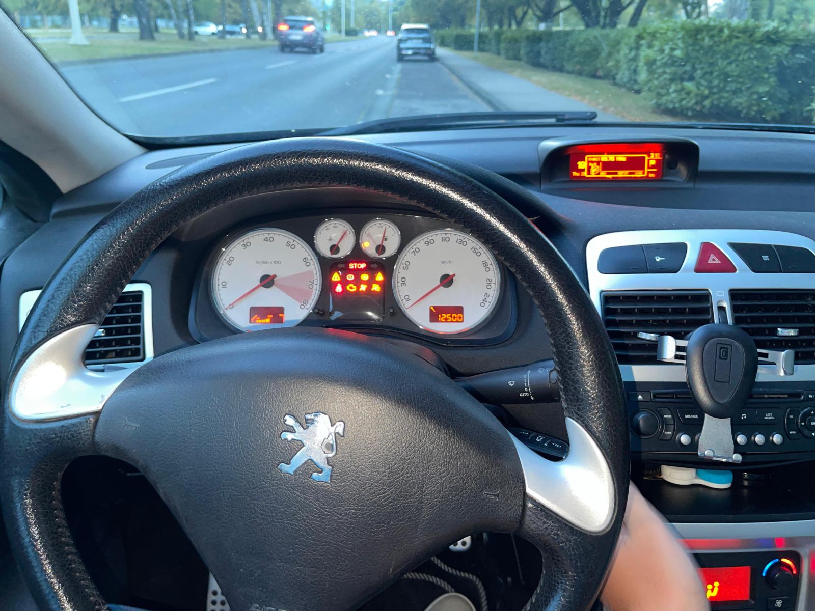 307 CC Coupe Cabriolet,Regan,NOVE Gume,Kamere,Veliki Servis,CarPlay, fotografija 13