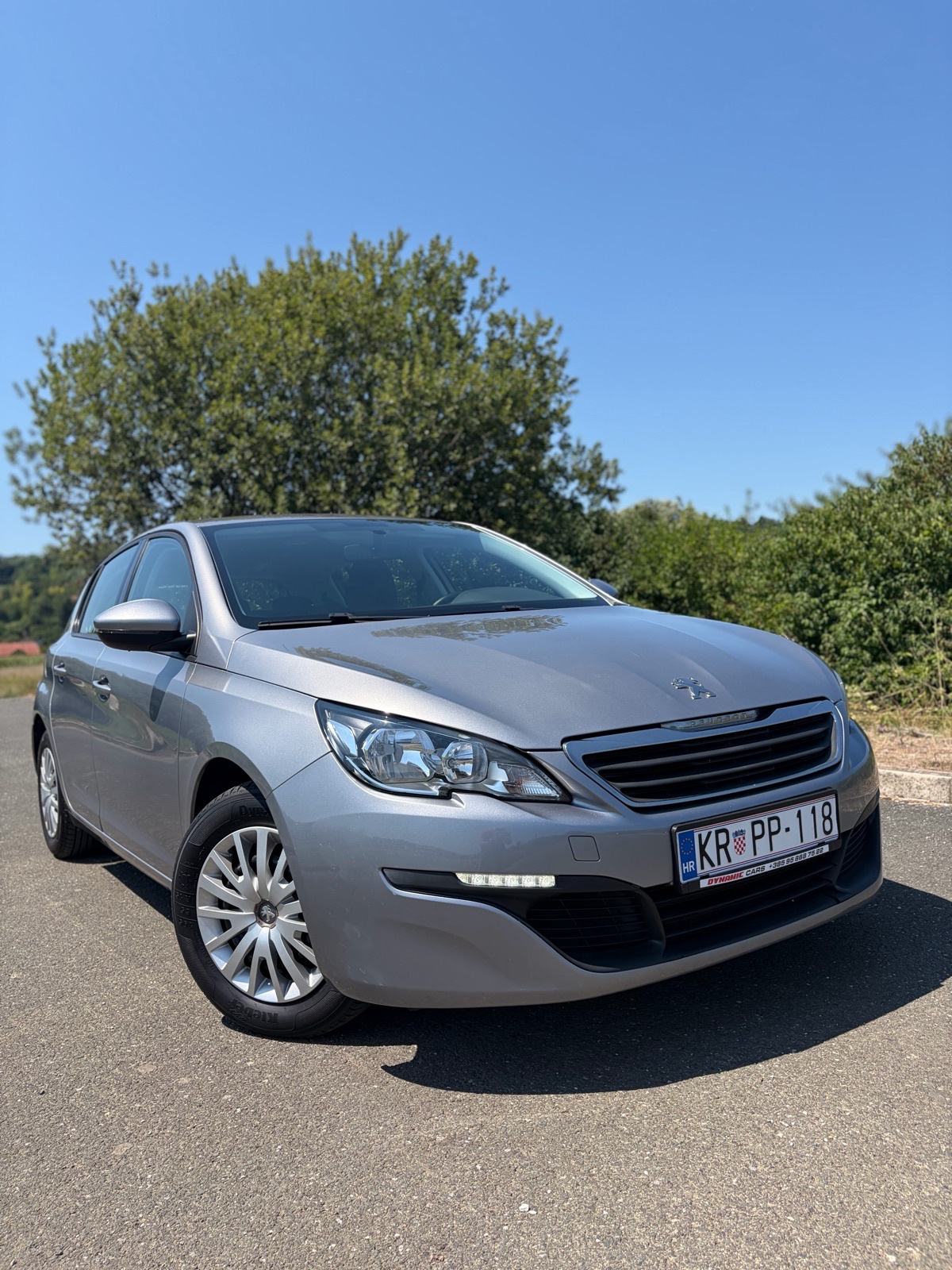 Peugeot 308 1,2 2014.g napravljen mali i veliki servis, fotografija 1
