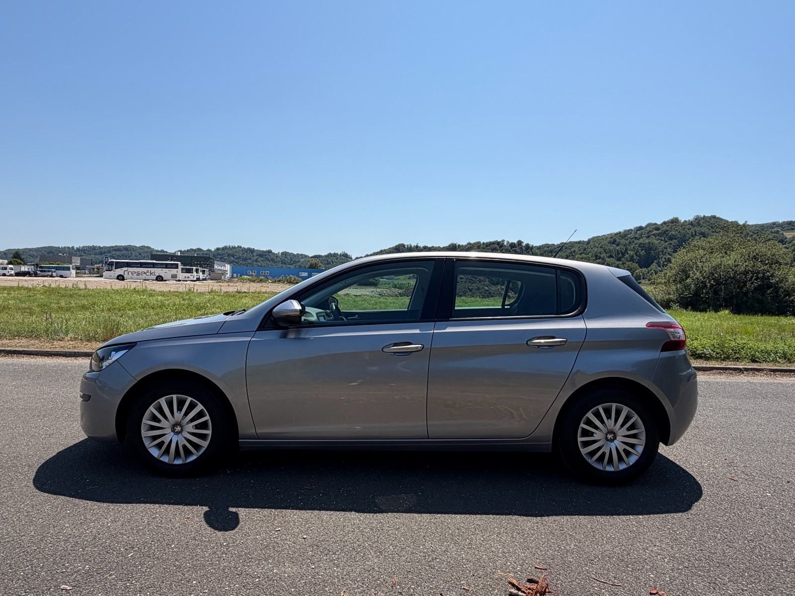 Peugeot 308 1,2 2014.g napravljen mali i veliki servis, fotografija 6