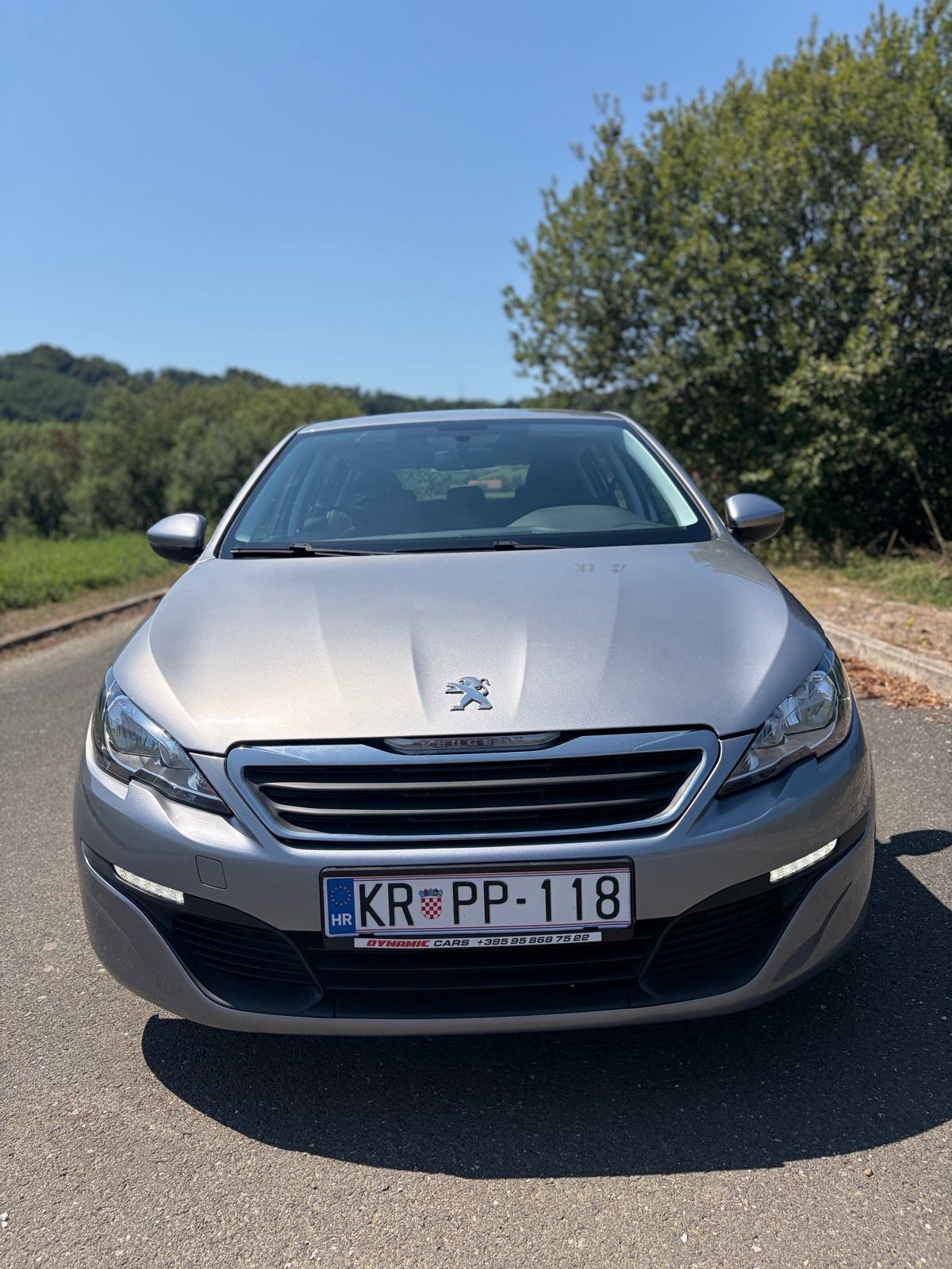 Peugeot 308 1,2 2014.g napravljen mali i veliki servis, fotografija 2
