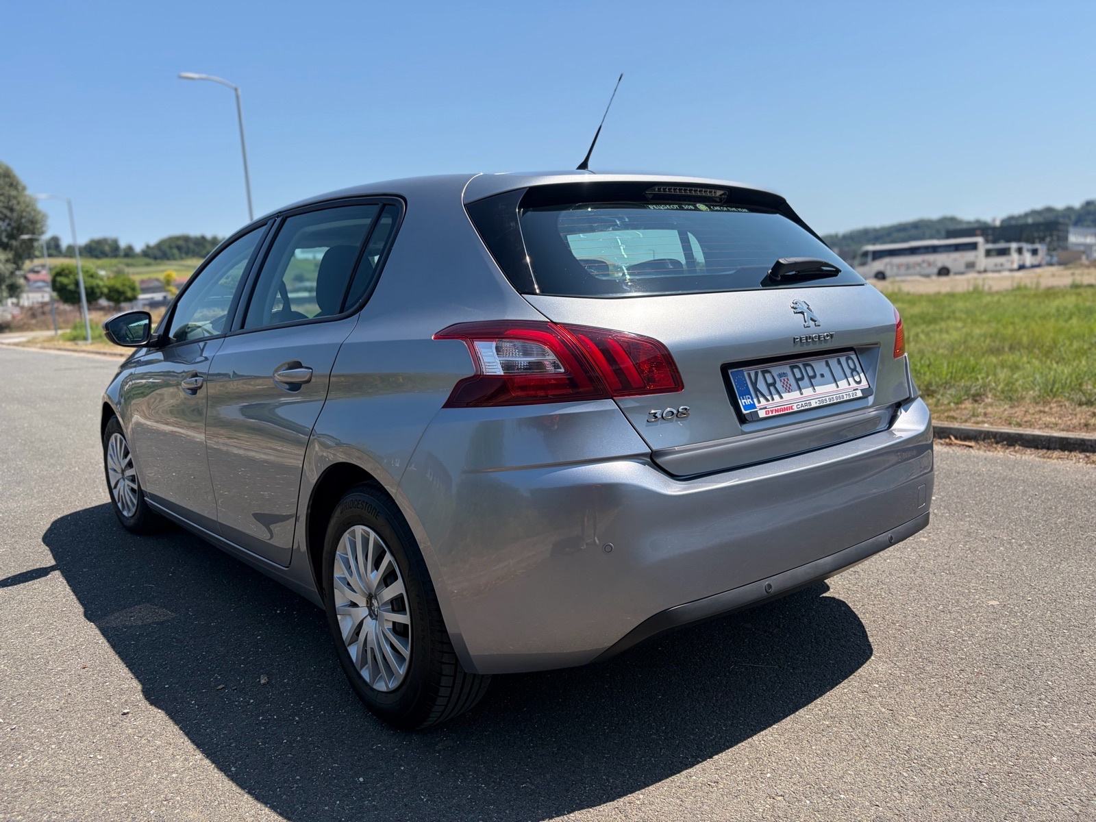 Peugeot 308 1,2 2014.g napravljen mali i veliki servis, fotografija 4